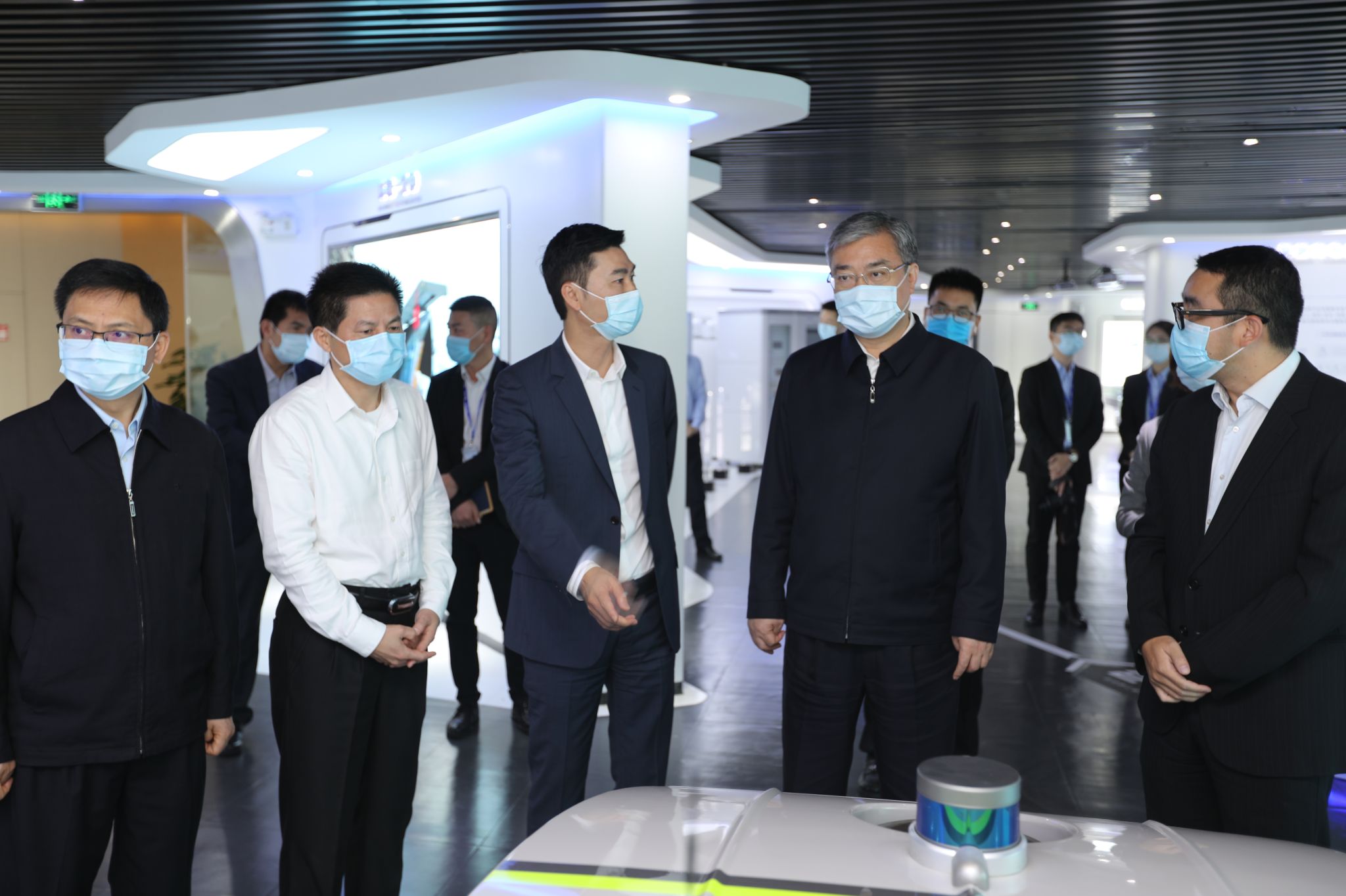 佛山市委书记鲁毅调研HTH.COM华体会环境，鼓励企业再接再厉创新高