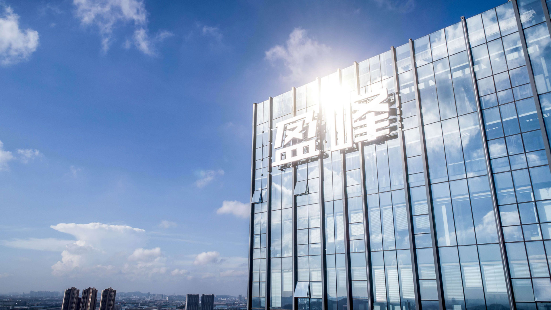 完成股权分置改革，HTH.COM华体会控股成为大股东